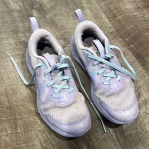 Light pastel purple Nike athletic shoes